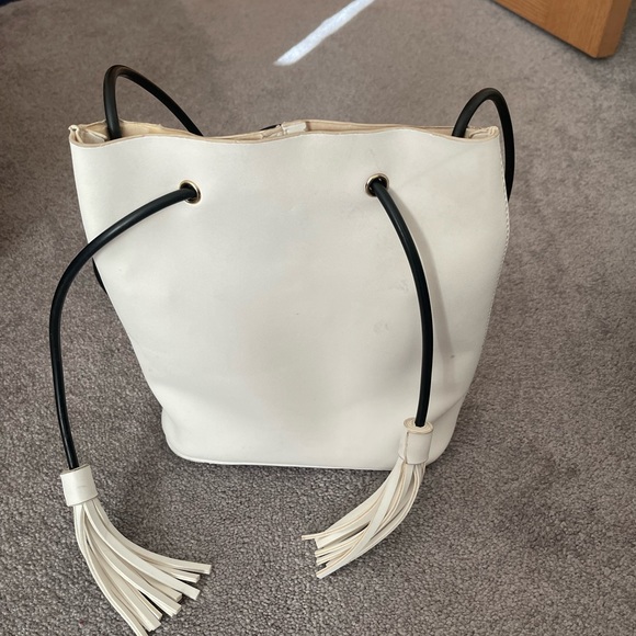 Handbags - White bucket purses